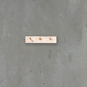 Knaggerekke med 3 knagger - furu