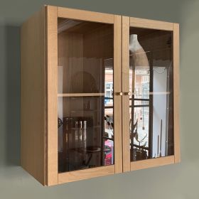 Vitrineskap i eik med glassdøren (70x70x32 cm.)